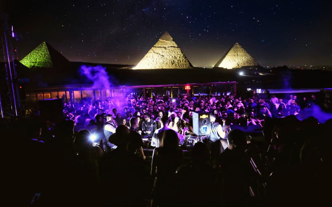 Pour la première fois, une soirée techno a eu lieu aux pieds des Pyramides d’Égypte