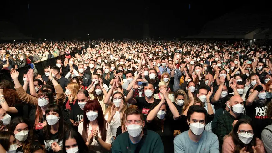 Barcelone : un concert expérimental a réuni 5000 personnes sans distanciations sociales