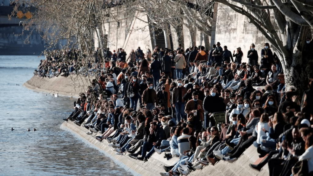 Les quais de Seine bondés © REUTERS/Benoit Tessier/File Photo