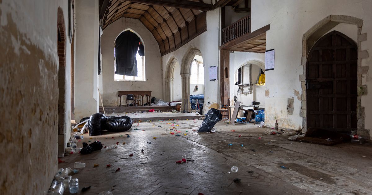 Rave party dans l'église d'Essex. Crédit : Ricci Fothergill/Alamy Live News