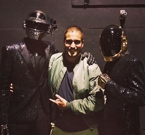 Todd Edwards (au milieu) et les Daft Punk