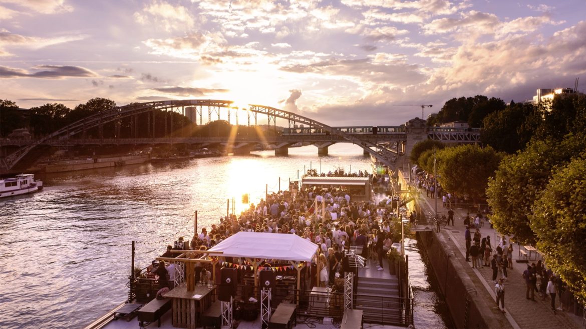 Péniche Le Mazette à Paris. Crédit : Chloé Pernet