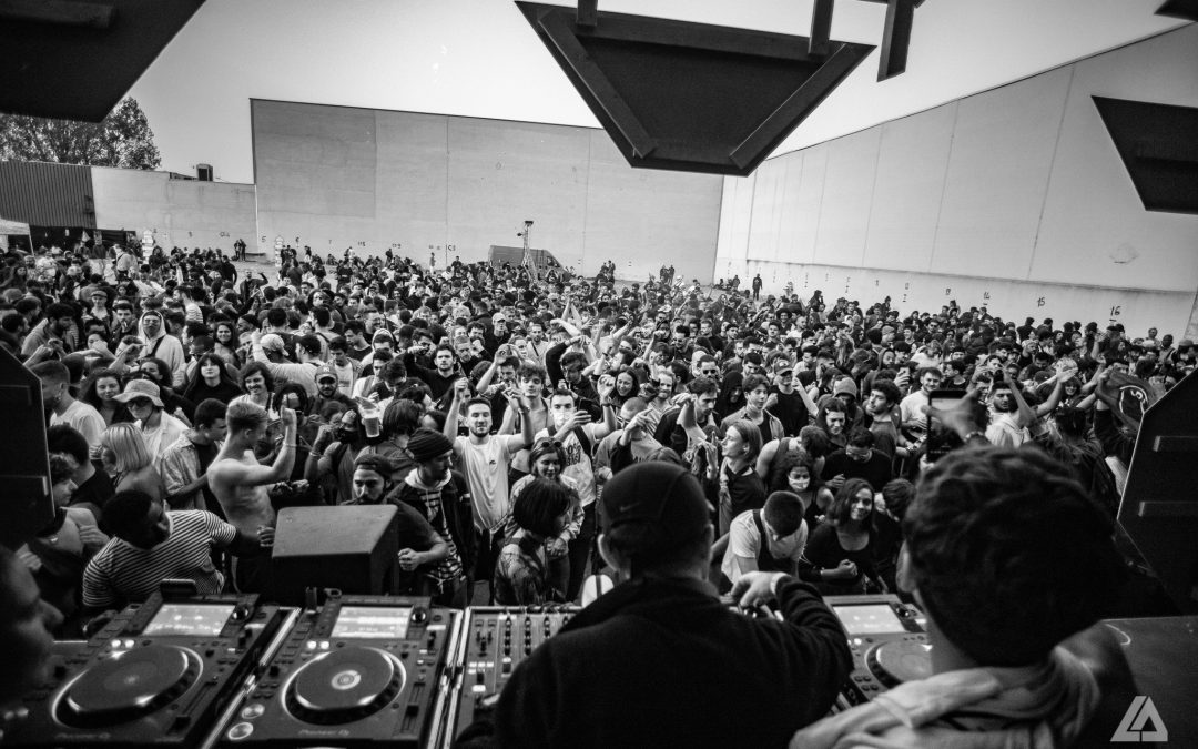 Osho Awards : le collectif parisien organise une « cérémonie techno » avec 50 DJs en plein air