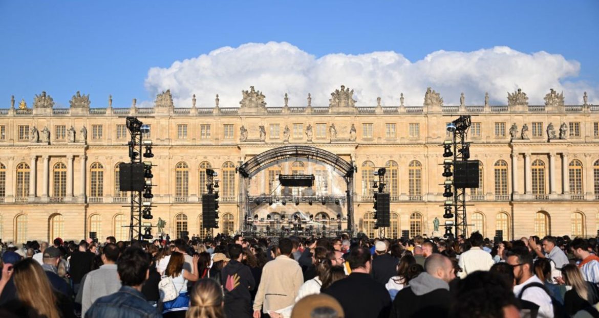 Versailles Electro face au château © Anthony Ghnassia