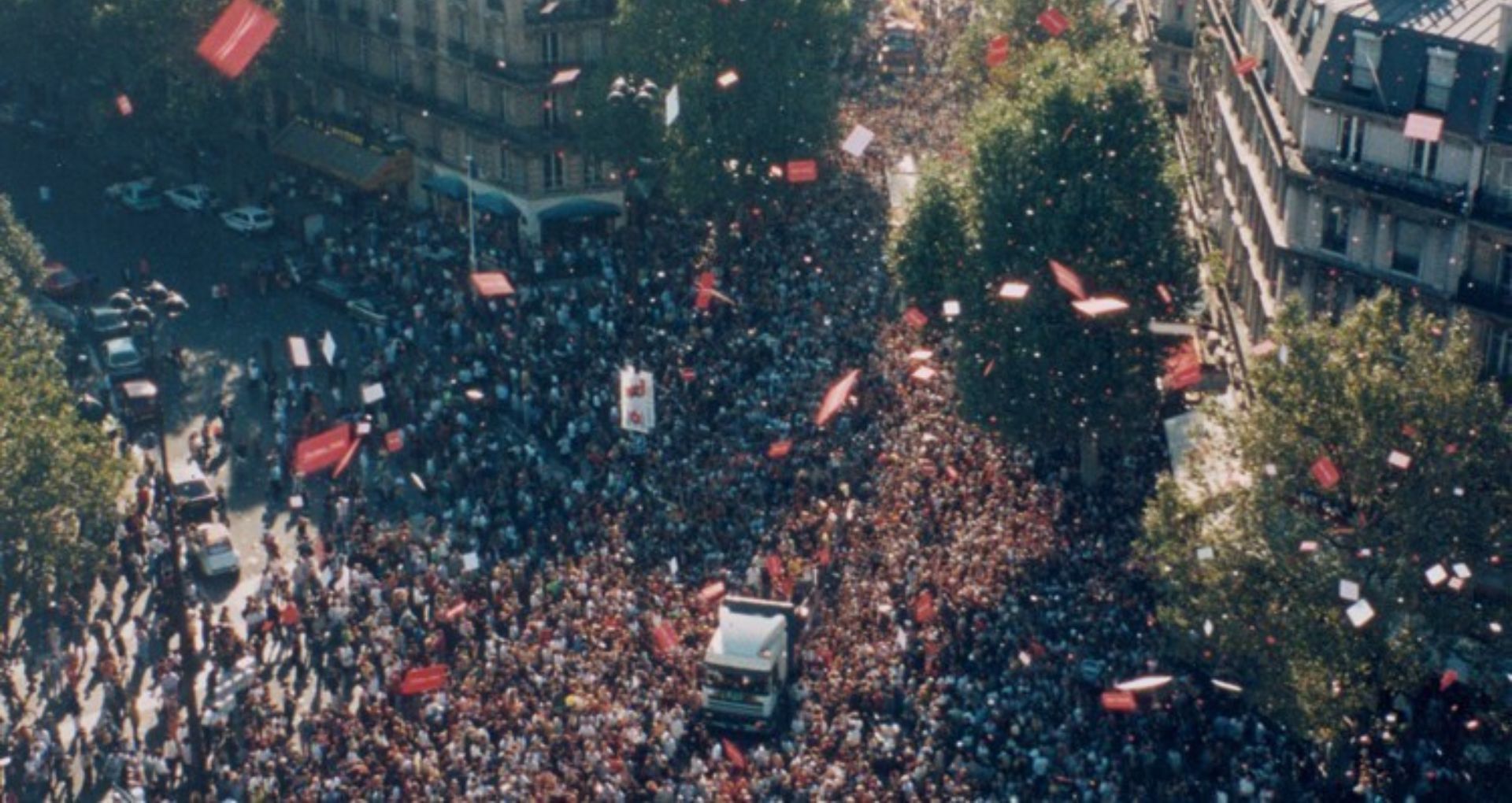 La première Techno Parade à Paris en 1998