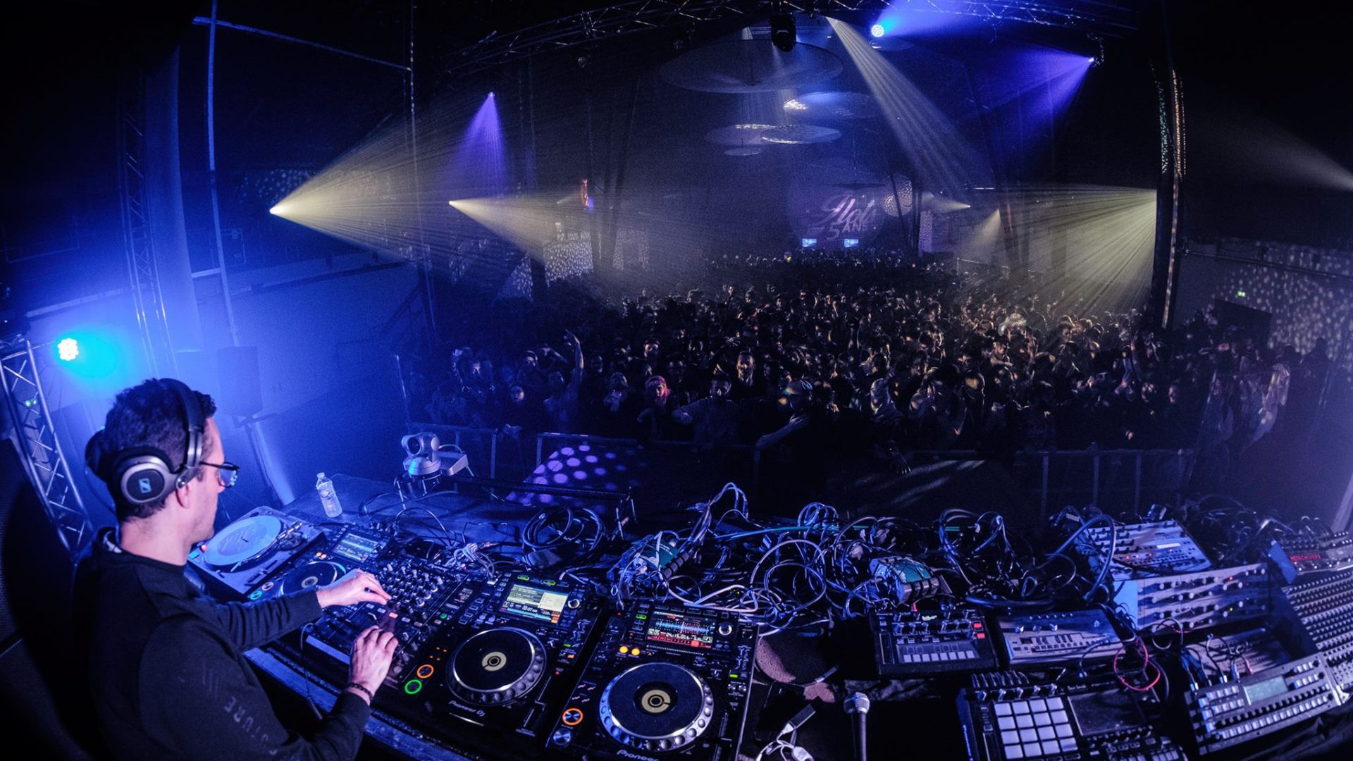 DJ Deep en festival © Maxime Hillairaud