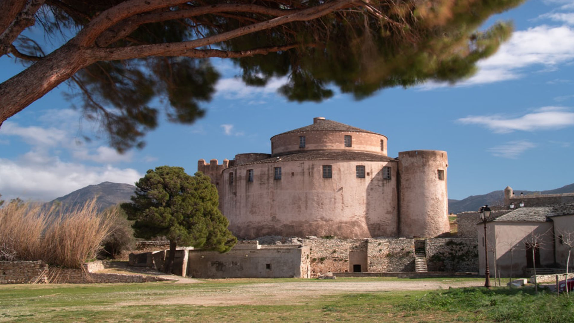 La Citadelle de Saint Florent © Shutterstock – La Su