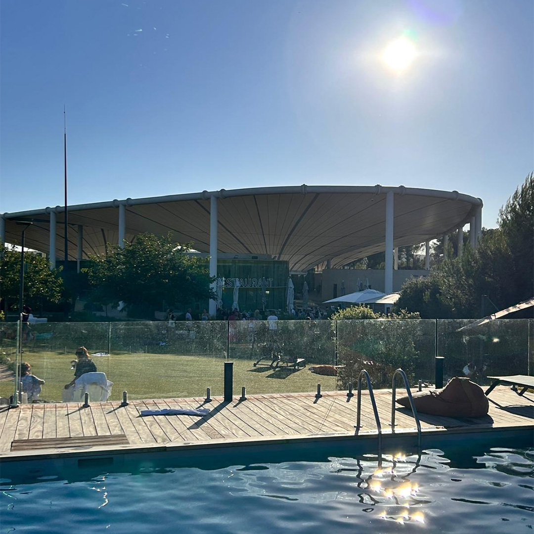 La piscine à The Camp, où aura lieu l'événement du 13 juillet