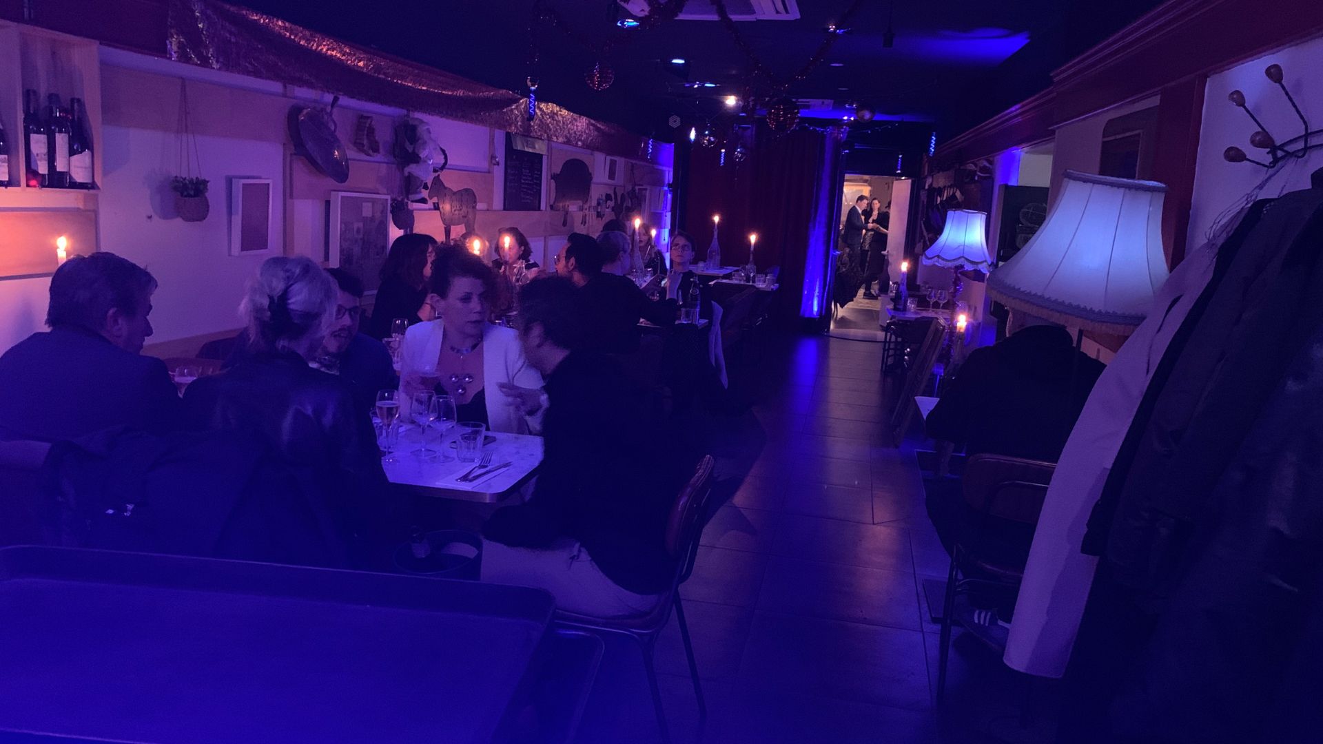 Un diner "Speakeasy" à Les Fistons